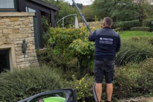 Professionelle Dachrinnenreinigung in Pforzheim mit SkyVac Professionelle Dachrinnenreinigung in Pforzheim mit SkyVac