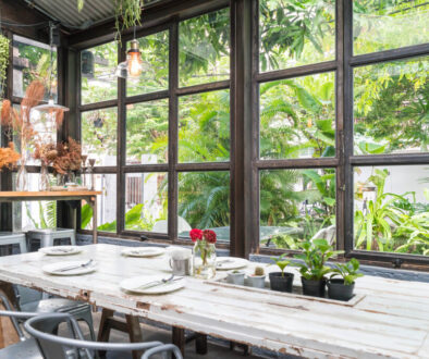 Wintergarten reinigen und Glasdach putzen: So kommt das Licht zurück